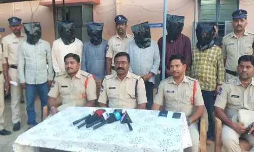 पुलिस ने हत्या का मामला सुलझाया.. छह आरोपी गिरफ्तार पुलिस ने हत्या का मामला सुलझाया.. छह आरोपी गिरफ्तार