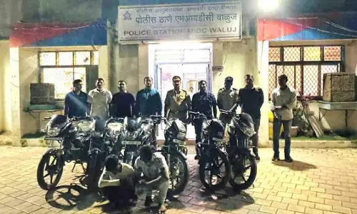 वालुज MIDC पुलिस ने 2.7 लाख की छह चोरी बाइक बरामद की वालुज MIDC पुलिस ने 2.7 लाख की छह चोरी बाइक बरामद की