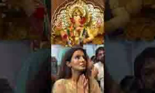 Geeta Basra: मेहर की रिलीज से पहले लालबागचा राजा से आशीर्वाद लिया