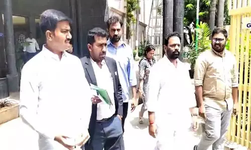 BRS ने कांग्रेस पर सरकारी कार्यालयों के इस्तेमाल का आरोप लगाकर शिकायत दर्ज की BRS ने कांग्रेस पर सरकारी कार्यालयों के इस्तेमाल का आरोप लगाकर शिकायत दर्ज की