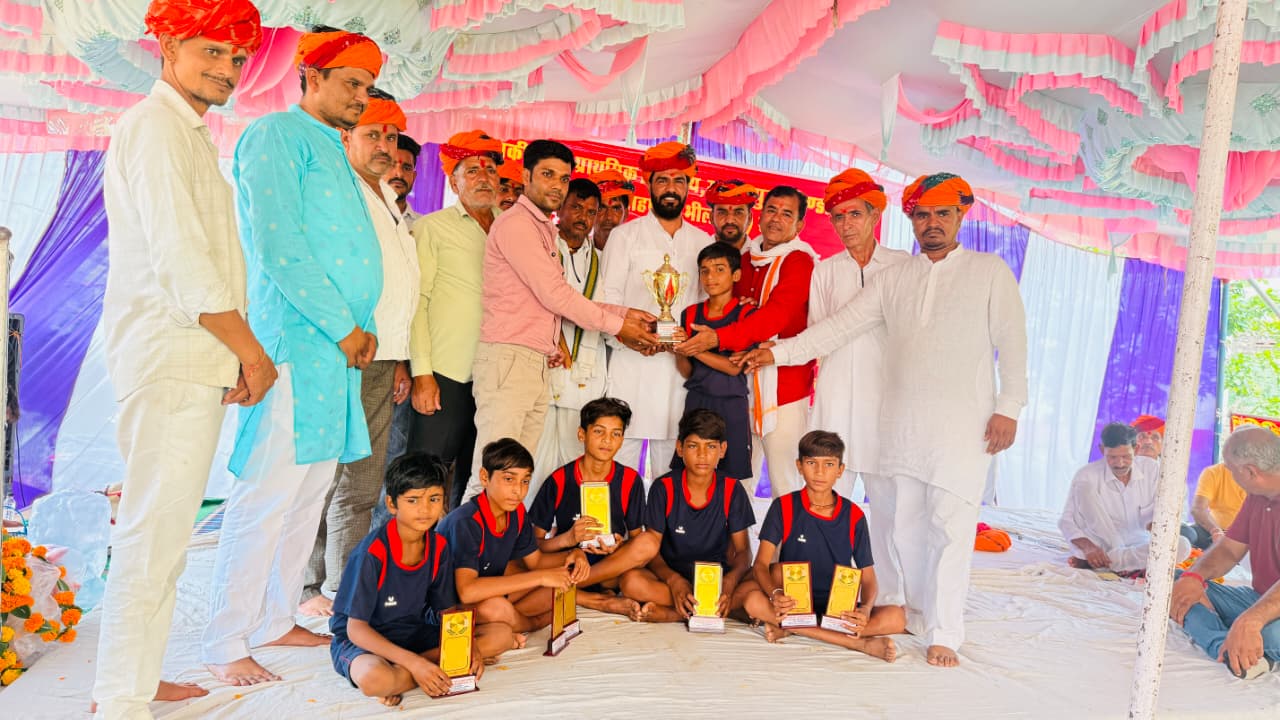 बच्चों में टीम भावना, अनुशासन और आत्मविश्वास का संचार करती है प्रतियोगिताएं: नरेंद्र कुमार रेगर