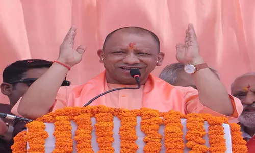 CM योगी ने दुर्लभ पांडुलिपियों के संरक्षण के लिए हर संभव मदद का दिया भरोसा CM योगी ने दुर्लभ पांडुलिपियों के संरक्षण के लिए हर संभव मदद का दिया भरोसा