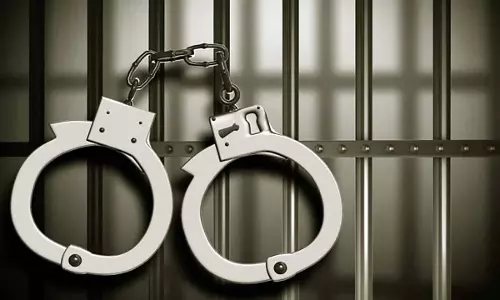 डिजिटल गिरफ्तारी के नाम पर 72 वर्षीय महिला से ₹1.26 करोड़ ठगने वाले दो साइबर अपराधी गिरफ्तार डिजिटल गिरफ्तारी के नाम पर 72 वर्षीय महिला से ₹1.26 करोड़ ठगने वाले दो साइबर अपराधी गिरफ्तार