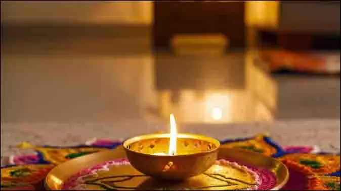 Deepak Ki Lau Meaning: दीपक की लौ में फूल खिलते देखना शुभ है या अशुभ, जानें इसका मतलब Deepak Ki Lau Meaning: दीपक की लौ में फूल खिलते देखना शुभ है या अशुभ, जानें इसका मतलब