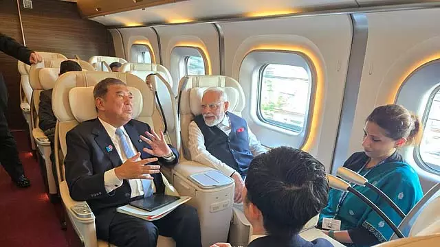 PM Modi ने जापानी प्रधानमंत्री के साथ बुलेट ट्रेन में किया सफर PM Modi ने जापानी प्रधानमंत्री के साथ बुलेट ट्रेन में किया सफर