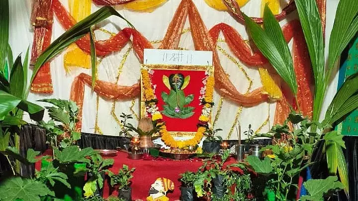 पर्यावरण-अनुकूल गणेशोत्सव: लातूर शेल्टर होम ने पत्तों से बनाई गणेश प्रतिमा पर्यावरण-अनुकूल गणेशोत्सव: लातूर शेल्टर होम ने पत्तों से बनाई गणेश प्रतिमा