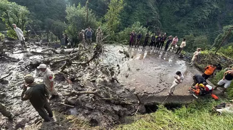 बादल फटने से एक ही परिवार के 7 लोगों की मौत बादल फटने से एक ही परिवार के 7 लोगों की मौत