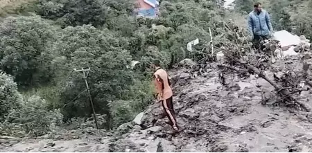 फिर दुखद खबर: बादल फटने से तबाही, 4 की मौत एक लापता, राहत कार्य तेज फिर दुखद खबर: बादल फटने से तबाही, 4 की मौत एक लापता, राहत कार्य तेज