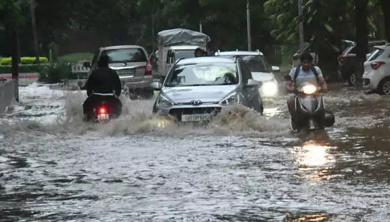 IMD ने अगले तीन दिनों में पंजाब में और बारिश का अनुमान जताया IMD ने अगले तीन दिनों में पंजाब में और बारिश का अनुमान जताया