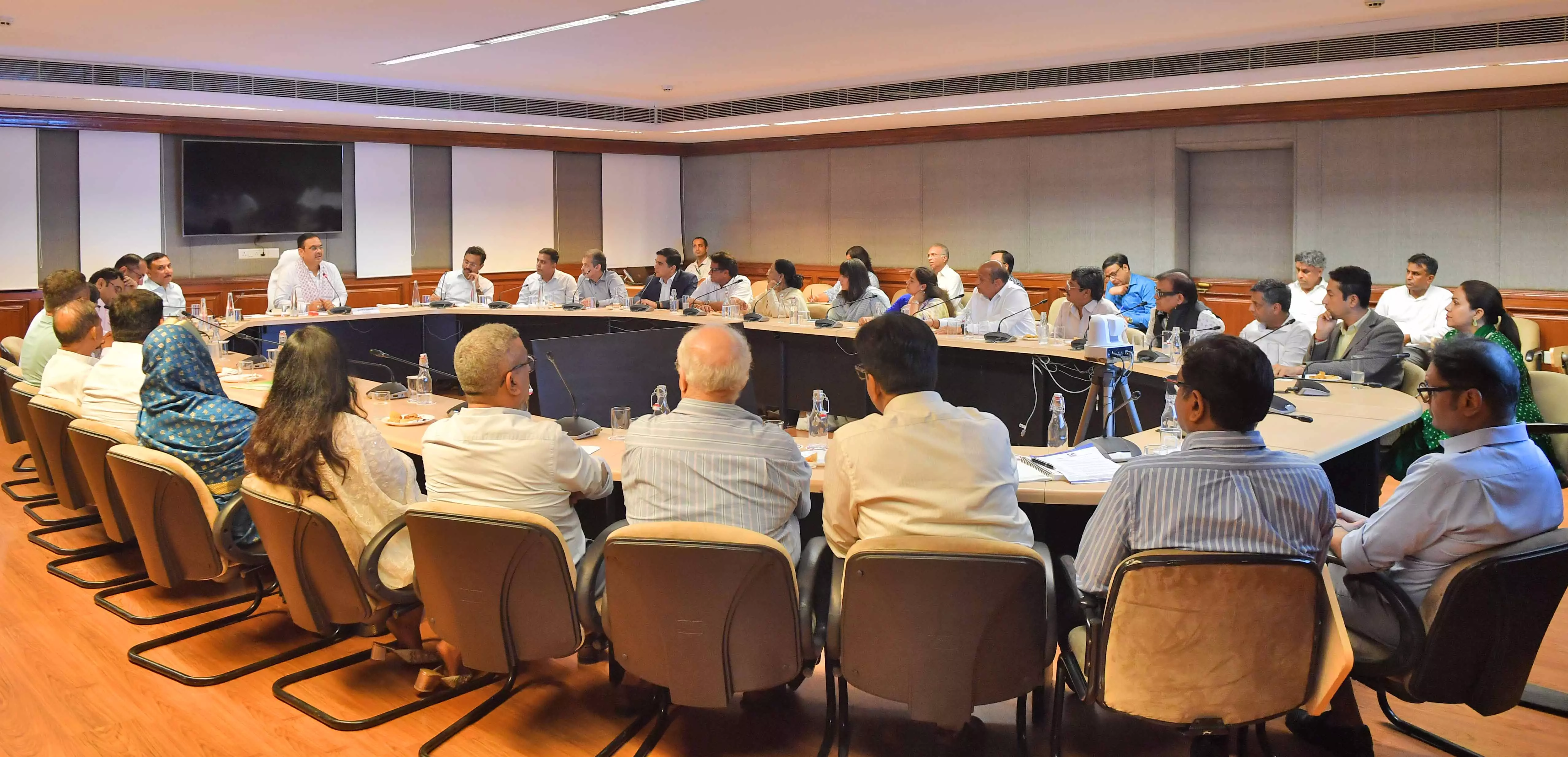 Jaipur : भजनलाल शर्मा ने उद्योगों को बढ़ावा देने और विकास पर चर्चा की Jaipur : भजनलाल शर्मा ने उद्योगों को बढ़ावा देने और विकास पर चर्चा की