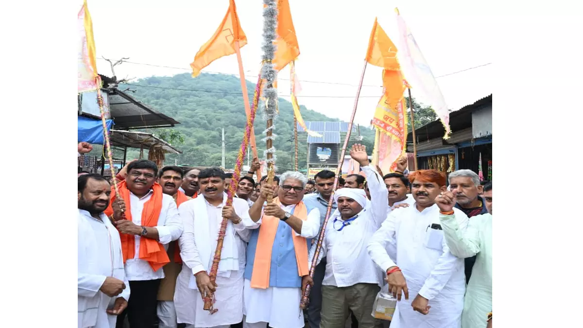 Jaipur: केंद्रीय वन मंत्री ने किया भर्तृहरि बाबा के मेल का शुभारम्भ Jaipur: केंद्रीय वन मंत्री ने किया भर्तृहरि बाबा के मेल का शुभारम्भ