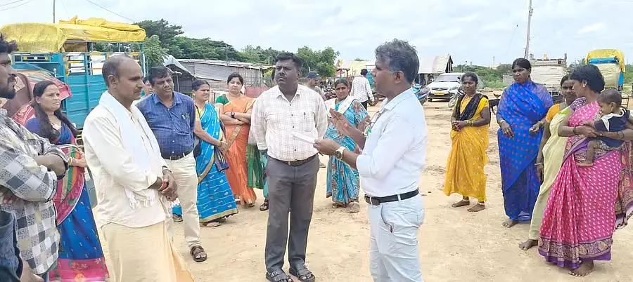 Bellary : खानाबदोशों को बच्चों को स्कूल भेजने का निर्देश Bellary : खानाबदोशों को बच्चों को स्कूल भेजने का निर्देश