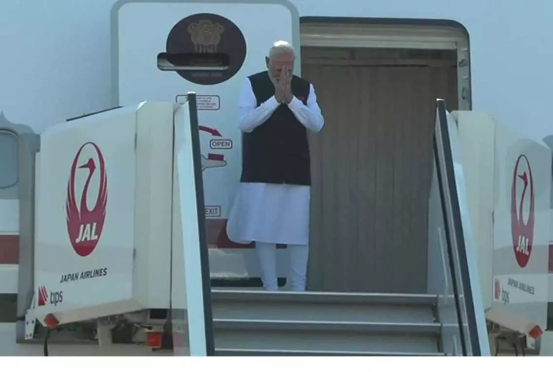 जापान यात्रा समाप्त करने के बाद PM मोदी SCO शिखर सम्मेलन में भाग लेने के लिए चीन रवाना हुए जापान यात्रा समाप्त करने के बाद PM मोदी SCO शिखर सम्मेलन में भाग लेने के लिए चीन रवाना हुए