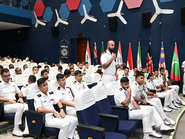 भारतीय नौसेना की उभरते नेताओं की पैनल चर्चा में 19 देशों ने भाग लिया भारतीय नौसेना की उभरते नेताओं की पैनल चर्चा में 19 देशों ने भाग लिया