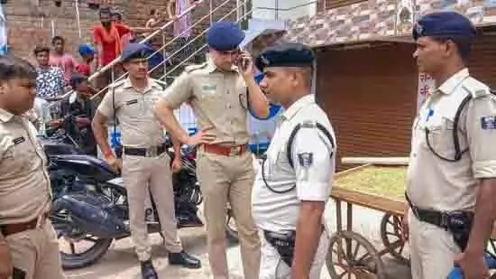 Delhi: कालकाजी मंदिर में कुछ मिनट इंतजार से विवाद, सेवादार की हत्या Delhi: कालकाजी मंदिर में कुछ मिनट इंतजार से विवाद, सेवादार की हत्या