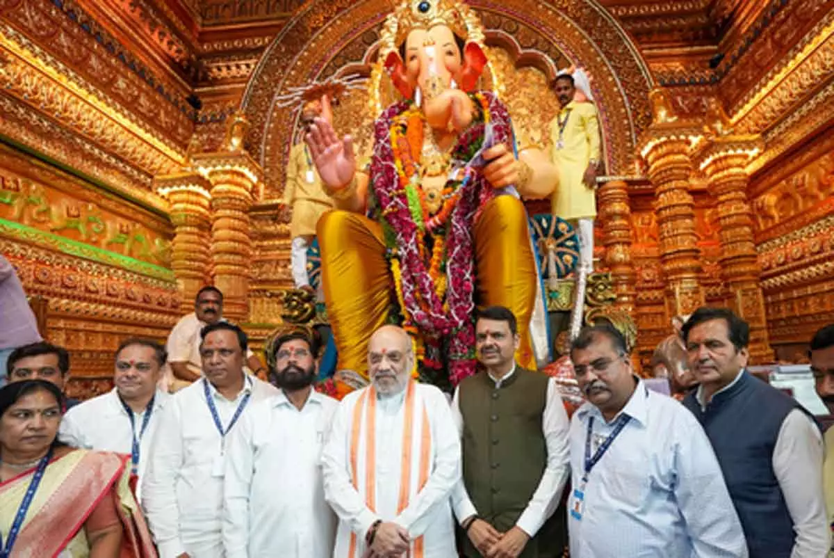 केंद्रीय गृहमंत्री अमित शाह ने मुंबई में लालबाग के राजा के दर्शन किए केंद्रीय गृहमंत्री अमित शाह ने मुंबई में लालबाग के राजा के दर्शन किए