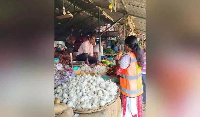 GHMC खाद्य सुरक्षा शाखा ने हैदराबाद में 18 सब्जी मंडियों का निरीक्षण किया GHMC खाद्य सुरक्षा शाखा ने हैदराबाद में 18 सब्जी मंडियों का निरीक्षण किया