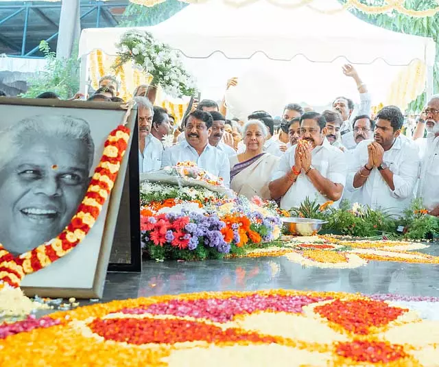 मूपनार स्मृति दिवस: राष्ट्रीय जनतांत्रिक गठबंधन पार्टी के नेताओं ने दी श्रद्धांजलि मूपनार स्मृति दिवस: राष्ट्रीय जनतांत्रिक गठबंधन पार्टी के नेताओं ने दी श्रद्धांजलि