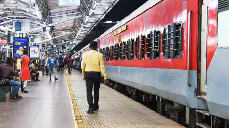 Bhubaneswar: रेलवे स्टेशन पर ट्रेन शौचालय में दूसरा शव मिला Bhubaneswar: रेलवे स्टेशन पर ट्रेन शौचालय में दूसरा शव मिला