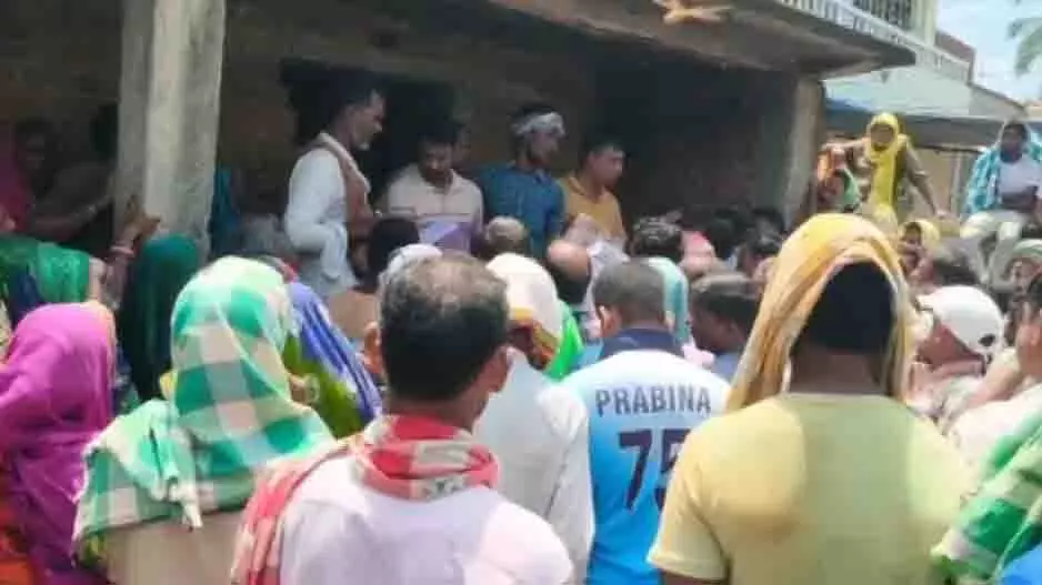 Odisha: उर्वरक संकट गहराया, गंजम के किसानों ने जताया रोष Odisha: उर्वरक संकट गहराया, गंजम के किसानों ने जताया रोष