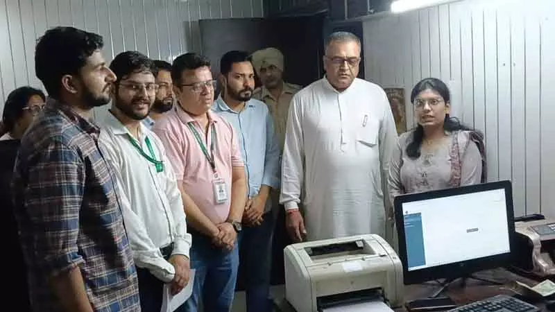 Phagwara MC ने कर संग्रह बढ़ाने के लिए नकदी गिनने वाली मशीन लगाई Phagwara MC ने कर संग्रह बढ़ाने के लिए नकदी गिनने वाली मशीन लगाई
