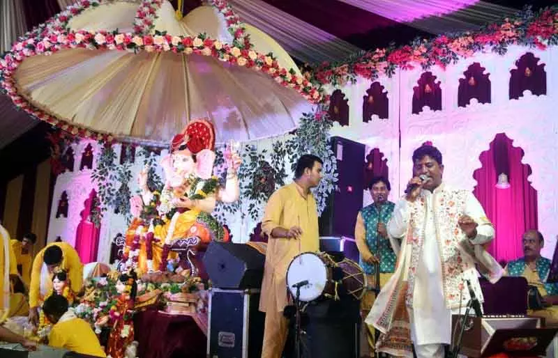 Ganesh Chaturthi शहर में एकता और पर्यावरण जागरूकता का त्योहार बना Ganesh Chaturthi शहर में एकता और पर्यावरण जागरूकता का त्योहार बना