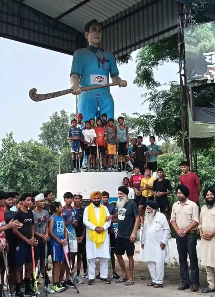 Ludhiana: हॉकी के दिग्गज को उनकी जयंती पर याद किया गया Ludhiana: हॉकी के दिग्गज को उनकी जयंती पर याद किया गया