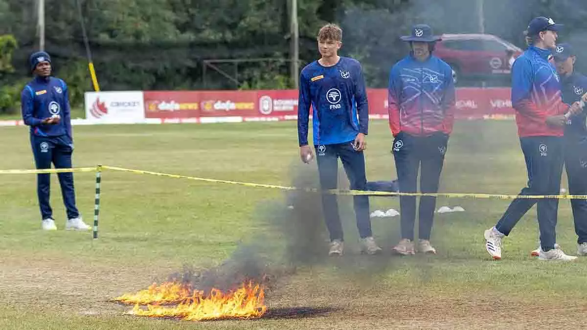 Canada में पिच में आग लगाने पर ग्राउंड स्टाफ पर विवाद Canada में पिच में आग लगाने पर ग्राउंड स्टाफ पर विवाद