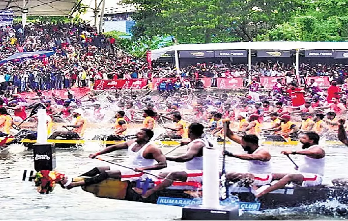 Alappuzha में आज नेहरू ट्रॉफी रेस में 75 नावें आमने-सामने होंगी Alappuzha में आज नेहरू ट्रॉफी रेस में 75 नावें आमने-सामने होंगी
