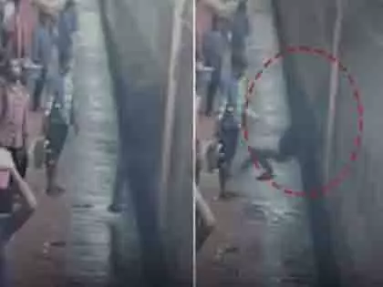 Ratnagiri में चलती ट्रेन से गिरा युवक, आरपीएफ जवानों ने बचाया Ratnagiri में चलती ट्रेन से गिरा युवक, आरपीएफ जवानों ने बचाया