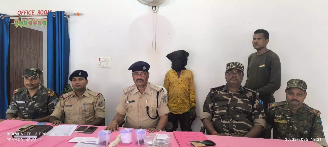 Latehar: पैसे के लालच में पति बना कातिल, पत्नी-बेटे की हत्या कर हुआ गिरफ्तार Latehar: पैसे के लालच में पति बना कातिल, पत्नी-बेटे की हत्या कर हुआ गिरफ्तार