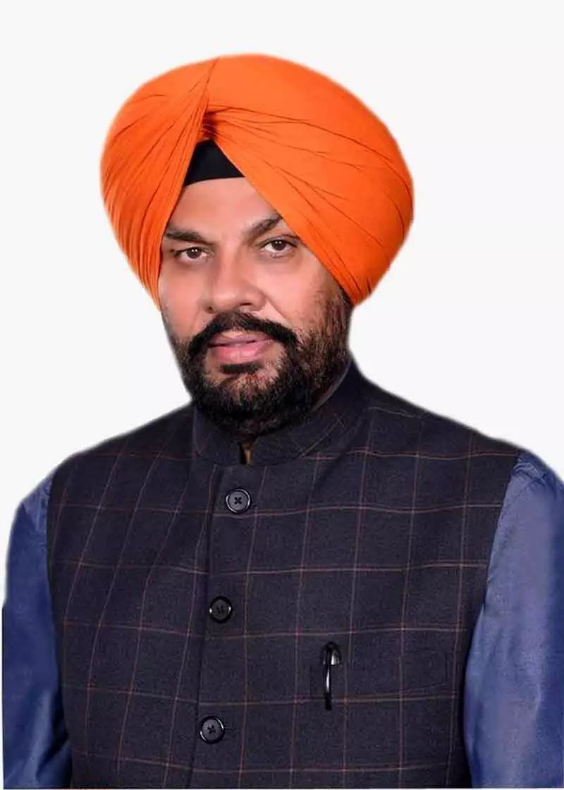 MLA Dhaliwal ने वेतन से 1 लाख रुपये रेड क्रॉस को दान किए MLA Dhaliwal ने वेतन से 1 लाख रुपये रेड क्रॉस को दान किए