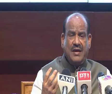 Om Birla ने संसदीय समितियों के कार्य को पार्टी लाइन से परे रखने पर दिया जोर Om Birla ने संसदीय समितियों के कार्य को पार्टी लाइन से परे रखने पर दिया जोर