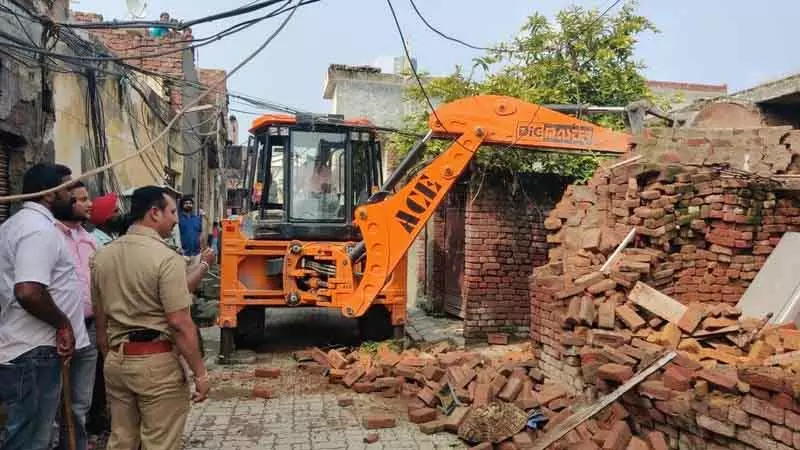 Amritsar: ड्रग तस्कर का घर ध्वस्त Amritsar: ड्रग तस्कर का घर ध्वस्त
