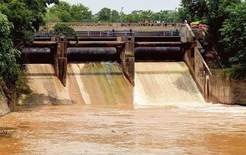 Sukhna जलस्तर खतरे के निशान के करीब, इस मानसून में सातवीं बार खोला गया Sukhna जलस्तर खतरे के निशान के करीब, इस मानसून में सातवीं बार खोला गया