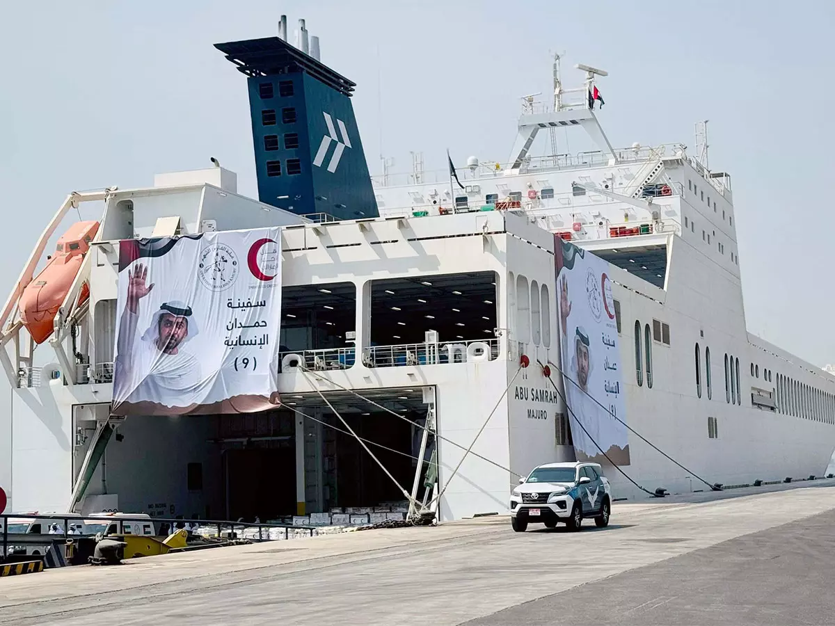 UAE का 9वां हमदान मानवीय जहाज ऑपरेशन चिवालरस नाइट 3 के तहत गाजा के लिए रवाना हुआ UAE का 9वां हमदान मानवीय जहाज ऑपरेशन चिवालरस नाइट 3 के तहत गाजा के लिए रवाना हुआ