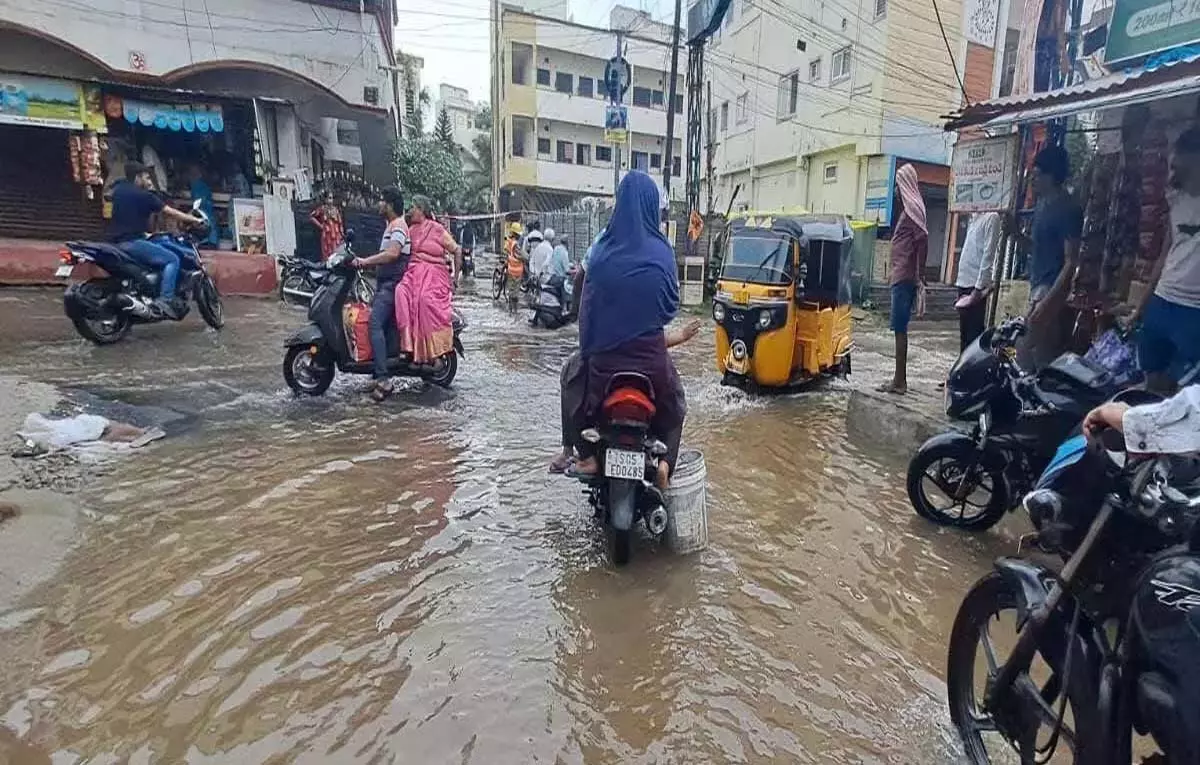 बारिश की चेतावनी: आज मध्यम से भारी बारिश के छोटे-छोटे झोंके आने की संभावना बारिश की चेतावनी: आज मध्यम से भारी बारिश के छोटे-छोटे झोंके आने की संभावना