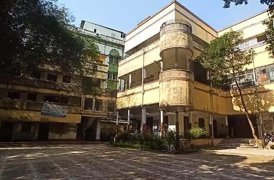 Rani Birla प्रिंसिपल होने के बावजूद गर्ल्स स्कूल की वाइस प्रिंसिपल Rani Birla प्रिंसिपल होने के बावजूद गर्ल्स स्कूल की वाइस प्रिंसिपल