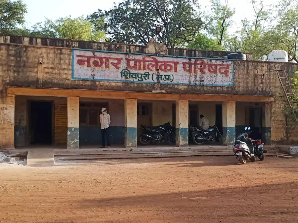 Bhopal: नगर पालिका परिषद में गड़बड़ी, तीन CMO बाहर Bhopal: नगर पालिका परिषद में गड़बड़ी, तीन CMO बाहर