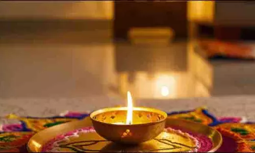 Deepak Ki Lau Meaning: दीपक की लौ में फूल खिलते देखना शुभ है या अशुभ, जानें इसका मतलब Deepak Ki Lau Meaning: दीपक की लौ में फूल खिलते देखना शुभ है या अशुभ, जानें इसका मतलब