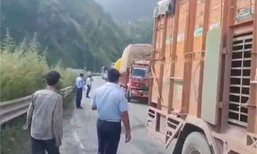 Jammu-Kashmir: हाईवे बना हाई सिक्योरिटी जोन Jammu-Kashmir: हाईवे बना हाई सिक्योरिटी जोन