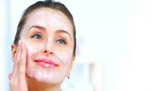 Beauty Tips: चेहरे से रूखापन दूर कर उसे चिकना और चमकदार बनाएं, लगाएं ये खास फेस पैक Beauty Tips: चेहरे से रूखापन दूर कर उसे चिकना और चमकदार बनाएं, लगाएं ये खास फेस पैक