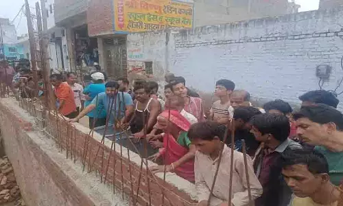Hathras : निर्माणाधीन बेसमेंट में खिसकी मिट्टी की ढाय, दो मजदूर दबे Hathras : निर्माणाधीन बेसमेंट में खिसकी मिट्टी की ढाय, दो मजदूर दबे