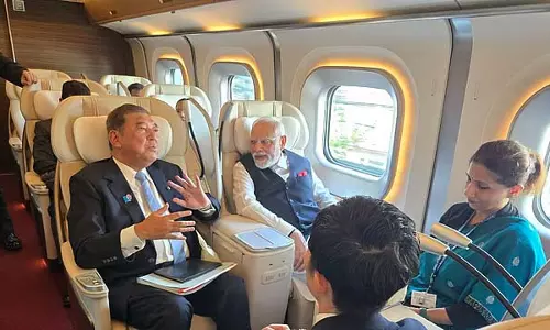 PM Modi ने जापानी प्रधानमंत्री के साथ बुलेट ट्रेन में किया सफर