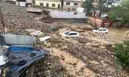 Jammu Kashmir : बादल फटने से मची तबाही, 3 लोगों की मौत Jammu Kashmir : बादल फटने से मची तबाही, 3 लोगों की मौत