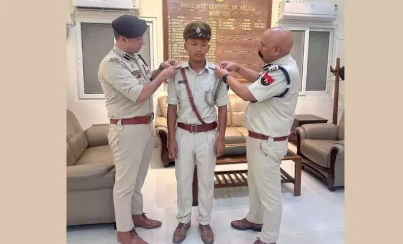 Manipur सरकार ने बीएसएफ शहीद के भाई को राज्य पुलिस में एएसआई नियुक्त किया Manipur सरकार ने बीएसएफ शहीद के भाई को राज्य पुलिस में एएसआई नियुक्त किया