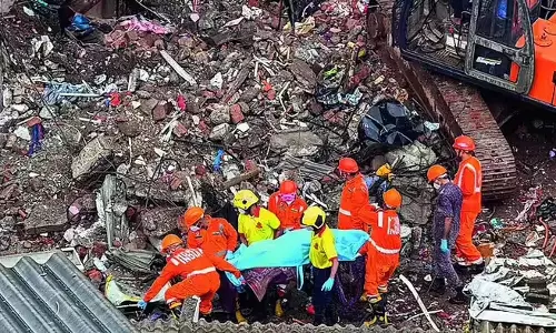 इमारत हादसा: क्राइम ब्रांच ने 5 लोगों को गिरफ्तार किया, 17 लोगों की गई थी जान इमारत हादसा: क्राइम ब्रांच ने 5 लोगों को गिरफ्तार किया, 17 लोगों की गई थी जान