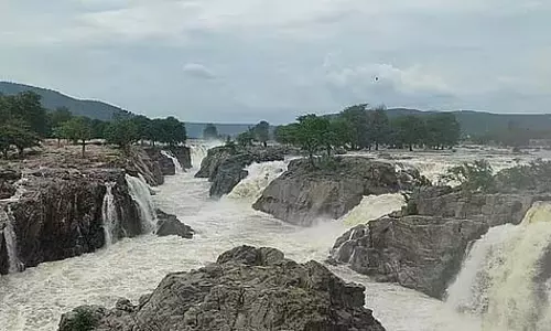 होगेनक्कल में जल प्रवाह बढ़कर 14,000 घन फीट प्रति सेकंड हो गया होगेनक्कल में जल प्रवाह बढ़कर 14,000 घन फीट प्रति सेकंड हो गया