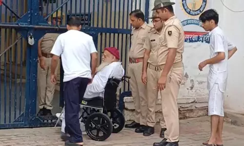 आसाराम बापू जोधपुर जेल लौटे, कोर्ट ने नहीं बढ़ाई अंतरिम जमानत
