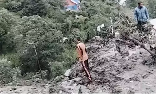 फिर दुखद खबर: बादल फटने से तबाही, 4 की मौत एक लापता, राहत कार्य तेज फिर दुखद खबर: बादल फटने से तबाही, 4 की मौत एक लापता, राहत कार्य तेज